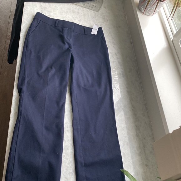 Ann Taylor Loft navy blue pants. Size 4 but fits like a size 6 curvy. - Picture 3 of 3